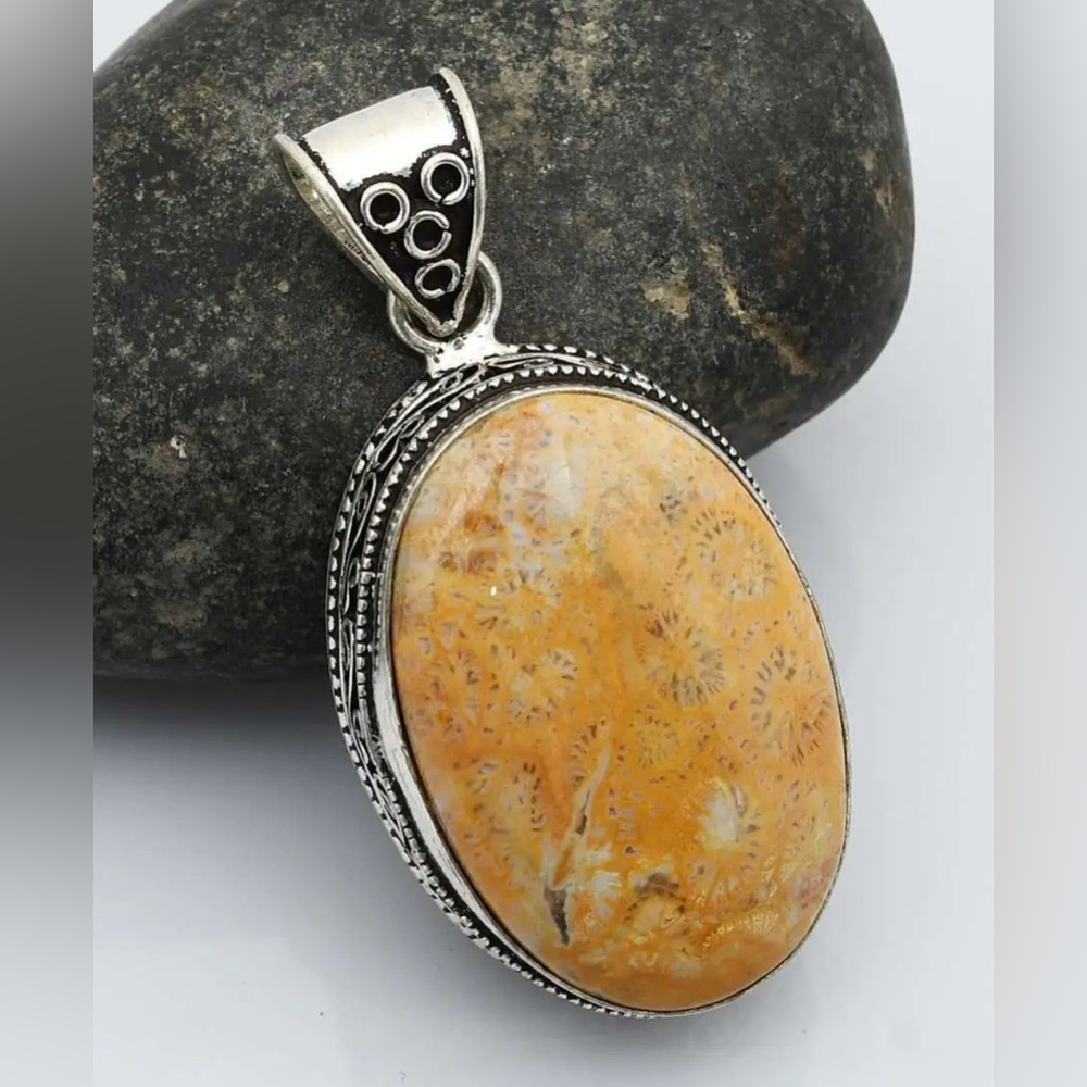 FOSSIL CORAL PENDANT - Picture 4 of 4